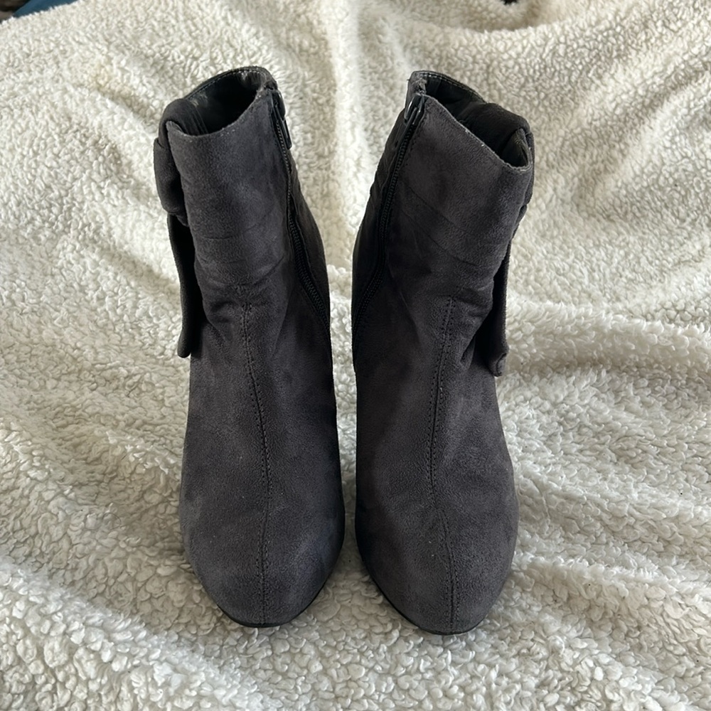 Forever21 heels. In excellent condition. Platform inside the shoes.